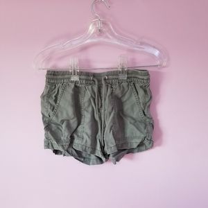 green h&m summer shorts